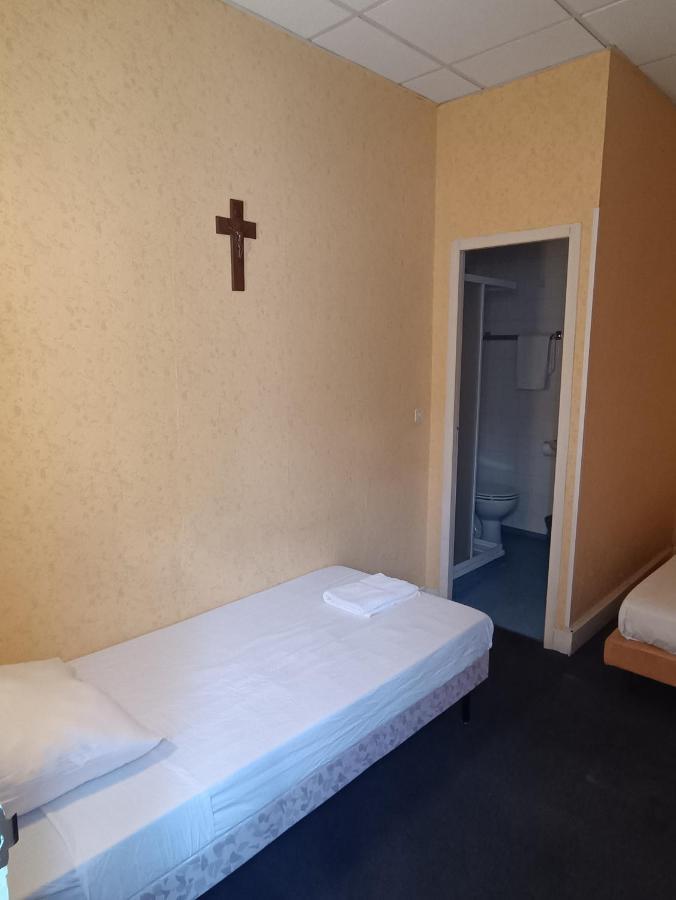 Chambre Chez Marie Et Didier 1 Minute A Pied Du Sanctuaire De Lourdes Ngoại thất bức ảnh